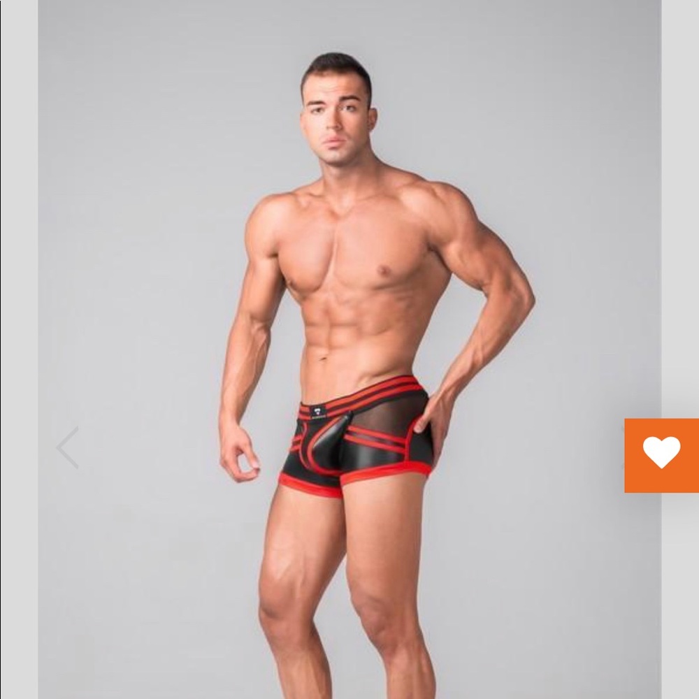 Maskulo Armored Red/Back Zippered Rear Trunk. TR112-10-L